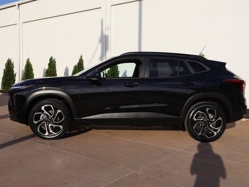 Used 2025 Chevrolet Trax RS w/ Driver Confidence Package FWD image 3