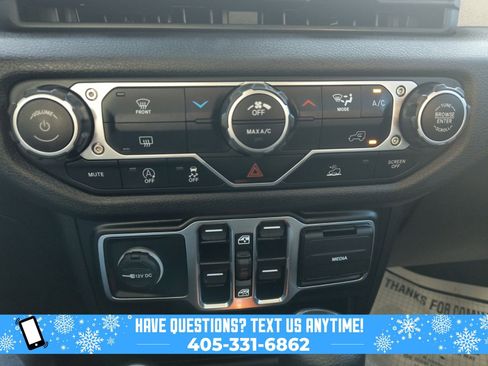 Used 2024 Jeep Gladiator Sport image 17