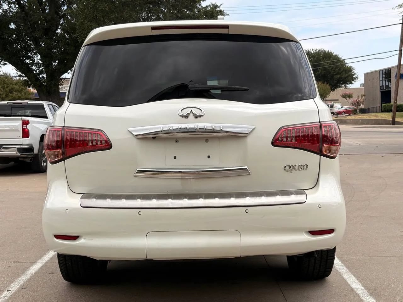 Used 2015 INFINITI QX80 4WD w/ 22" Wheel Package image 4