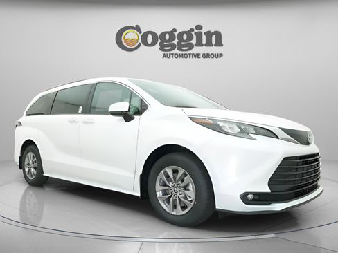 New 2026 Toyota Sienna XLE image 26