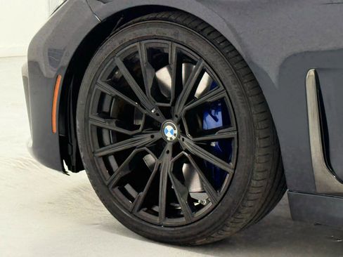 Used 2022 BMW 750i xDrive w/ Luxury Rear Seating Package image 46