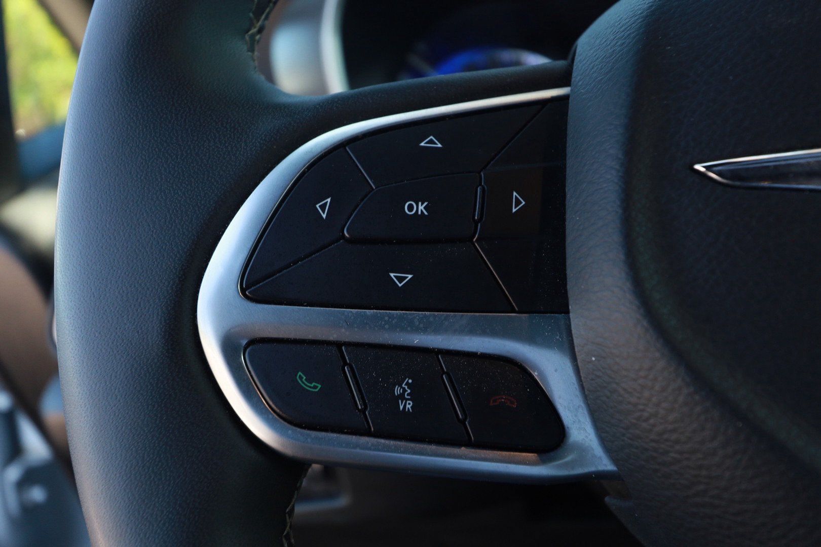 Used 2025 Chrysler Pacifica Select FWD image 11