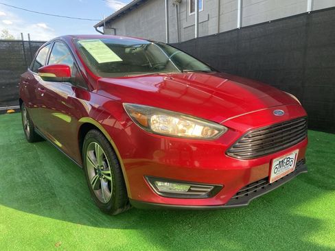 Used 2017 Ford Focus SE image 2