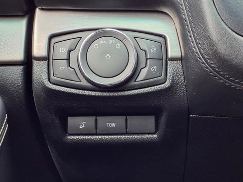 Used 2016 Ford Explorer Platinum image 21