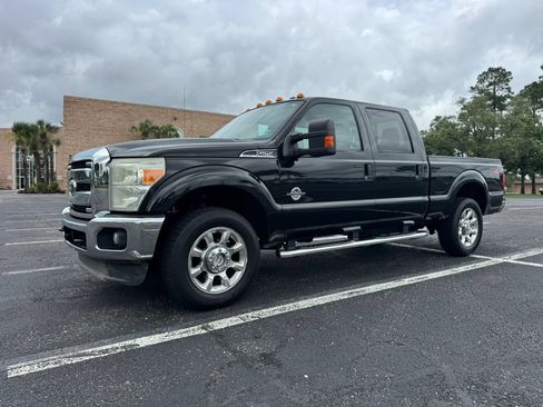 Used 2011 Ford F250 Lariat w/ Lariat Interior Pkg AWD/4WD image 2