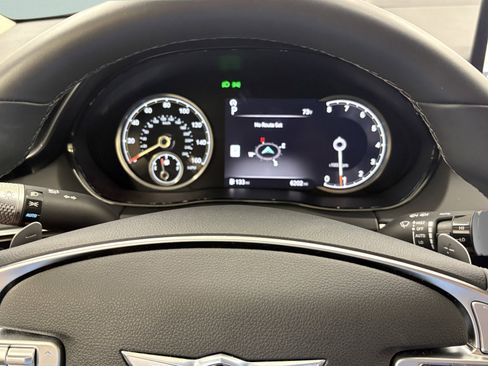Used 2025 Genesis GV70 2.5T AWD/4WD image 33
