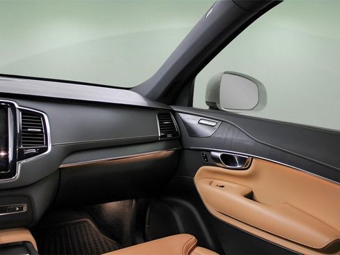 Certified 2021 Volvo XC90 T8 Inscription w/ Advanced Package image 16