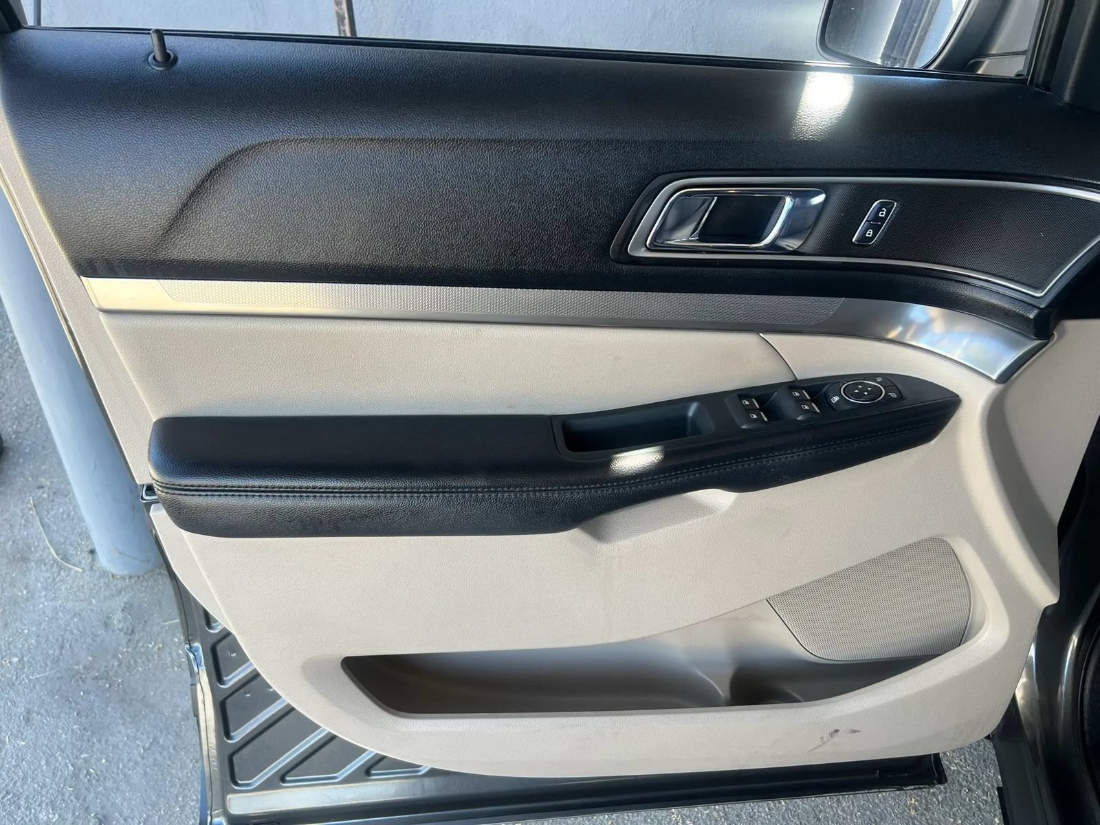 Used 2019 Ford Explorer XLT w/ Equipment Group 201A FWD image 21
