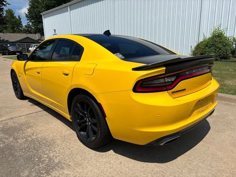Used 2017 Dodge Charger R/T w/ Plus Group RWD image 7
