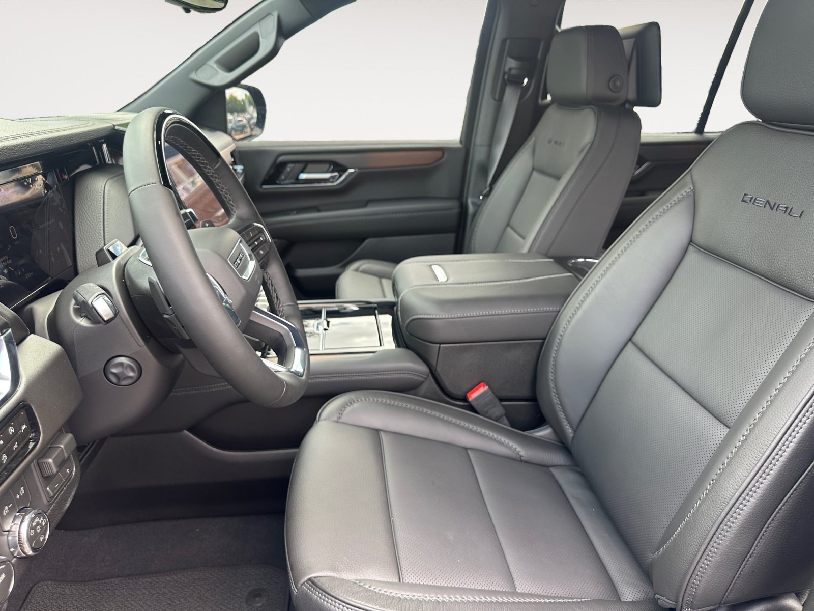 New 2026 GMC Yukon Denali w/ Advanced Technology Package AWD/4WD image 23