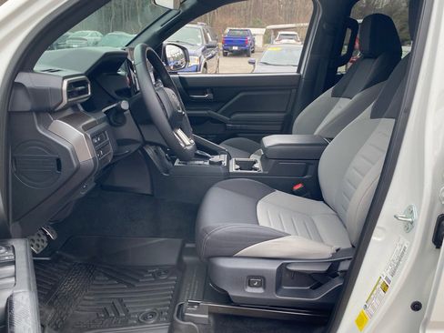 Used 2024 Toyota Tacoma TRD Sport image 5