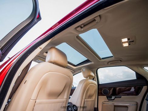 Used 2012 Jaguar XJ image 29