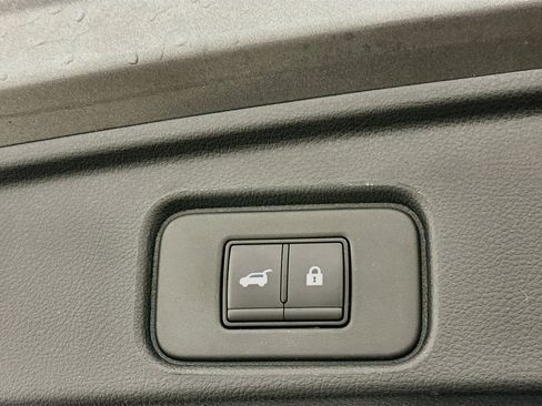 Used 2025 Nissan Pathfinder SV AWD/4WD image 31