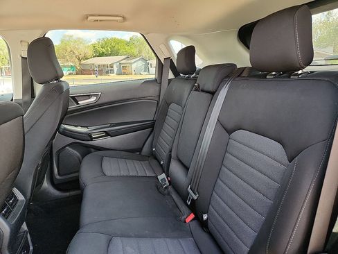 Used 2021 Ford Edge SE FWD image 5