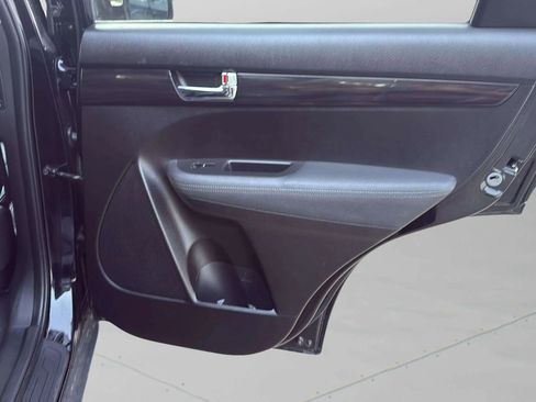 Used 2013 Kia Sorento EX image 17