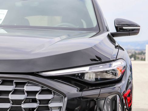 New 2025 Audi Q5 Premium Plus image 4