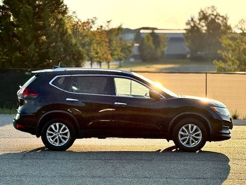 Used 2018 Nissan Rogue SV w/ Sun & Sound Touring Package AWD/4WD image 7