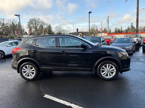 Used 2018 Nissan Rogue Sport S w/ S Appearance Package image 9