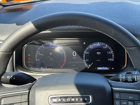 Used 2025 Jeep Wagoneer 4WD w/ Premium Group I image 17