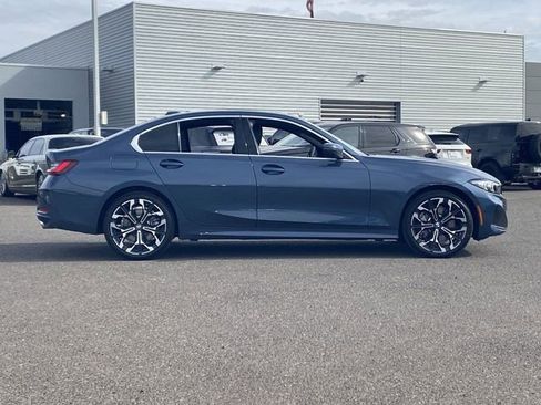 Used 2025 BMW 330i xDrive Sedan w/ Premium Package AWD/4WD image 4