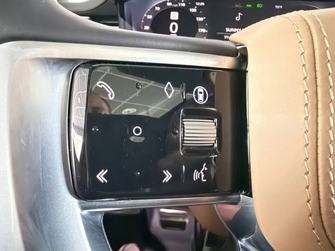 Certified 2025 Land Rover Range Rover SE AWD/4WD image 16