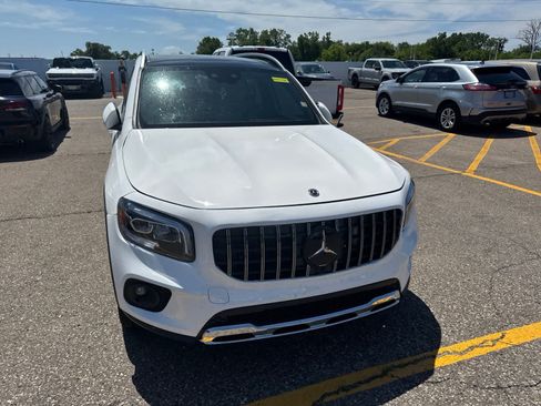 Used 2022 Mercedes-Benz GLB 250 4MATIC image 5