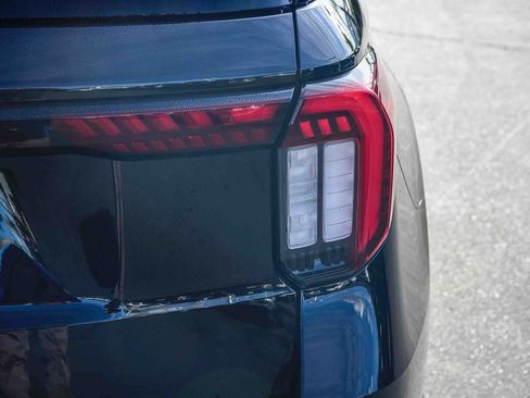 Used 2025 Ford Explorer ST-Line w/ Premium Package image 7