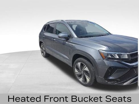 Used 2024 Volkswagen Taos SE AWD/4WD image 3