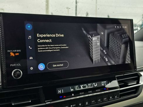 Certified 2025 Toyota Sienna Limited image 28