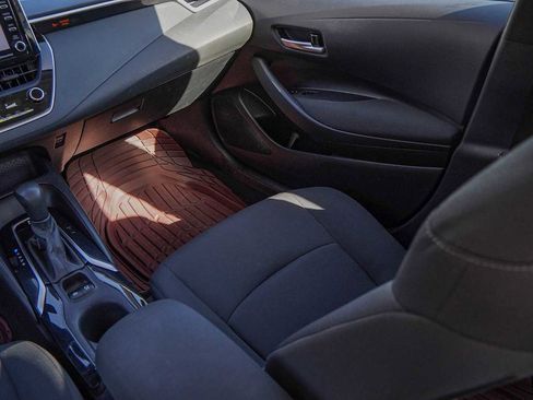 Used 2021 Toyota Corolla LE image 27