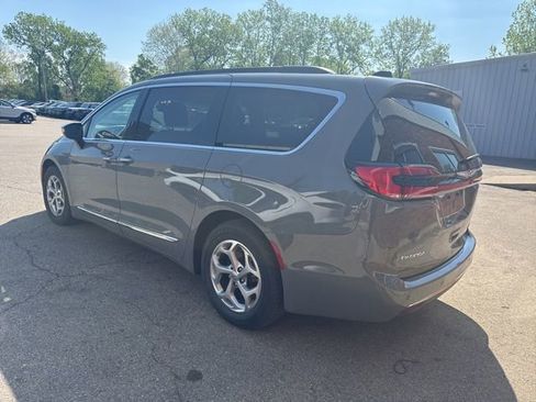 Used 2023 Chrysler Pacifica Limited FWD image 5