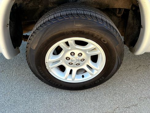 Used 2004 Dodge Dakota Club Cab 2WD w/ Tire & Handling Group image 34