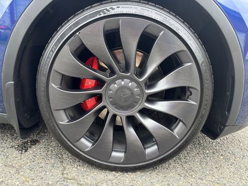 Used 2023 Tesla Model Y Performance AWD/4WD image 9