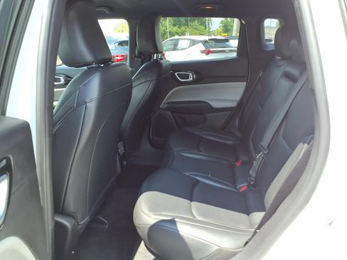 Used 2025 Jeep Compass Limited AWD/4WD image 17