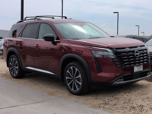 New 2026 Nissan Pathfinder Platinum image 5