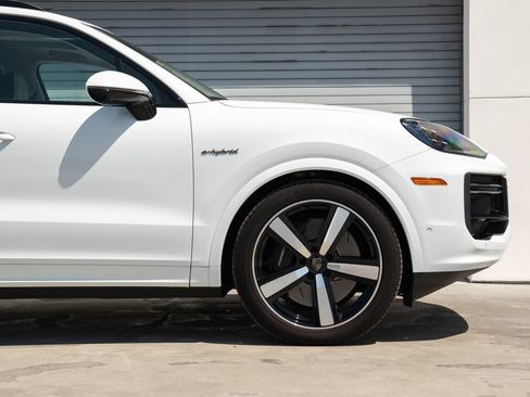 New 2025 Porsche Cayenne Turbo AWD/4WD image 24