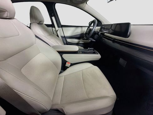Used 2024 Nissan Ariya FWD image 32