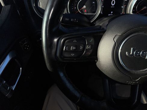 Used 2021 Jeep Gladiator Sport image 17