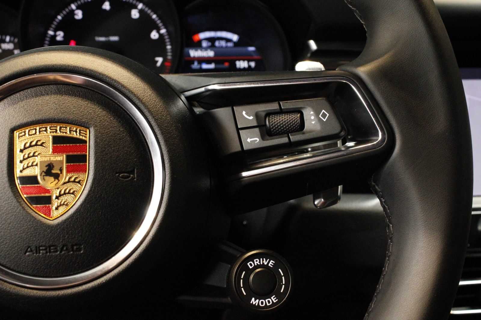 Certified 2026 Porsche Macan AWD/4WD image 25