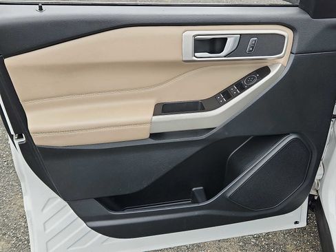 Used 2022 Ford Explorer XLT w/ Equipment Group 202A image 12