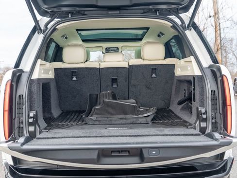 Used 2025 Land Rover Range Rover SE image 38