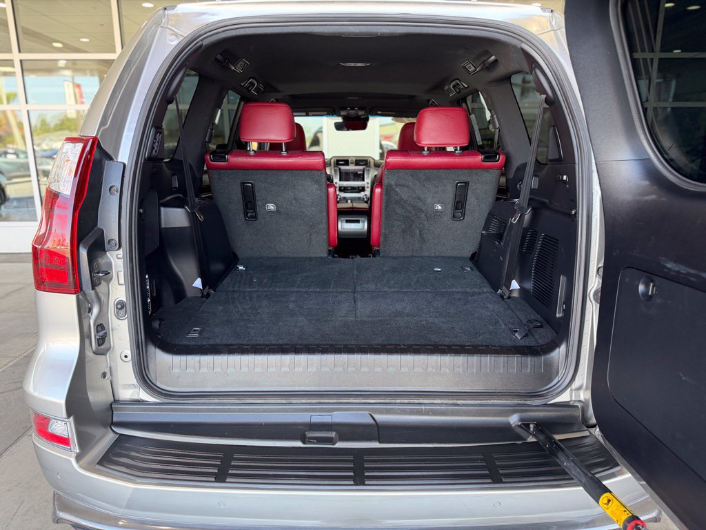 Used 2021 Lexus GX 460 Luxury w/ Sport Design Package AWD/4WD image 15