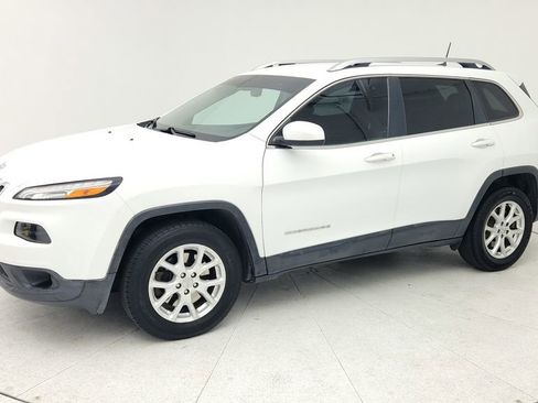 Used 2017 Jeep Cherokee Latitude image 4