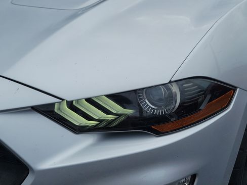 Used 2018 Ford Mustang EcoBoost image 9