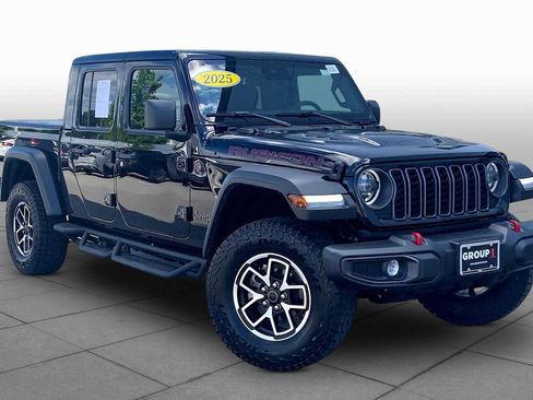 Used 2025 Jeep Gladiator Rubicon w/ Convenience Group AWD/4WD image 3