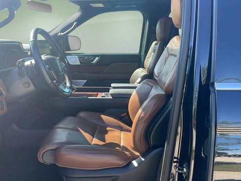 Used 2023 Lincoln Navigator Reserve AWD/4WD image 12