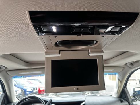 Used 2019 Cadillac Escalade Premium Luxury image 18