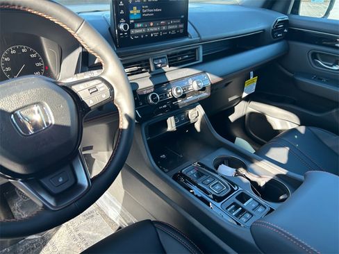 New 2025 Honda Pilot TrailSport image 11