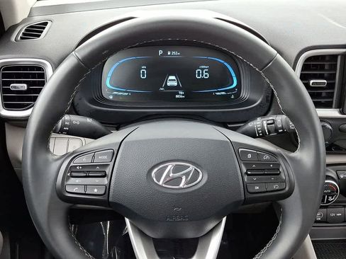 Certified 2025 Hyundai Venue SEL FWD image 18