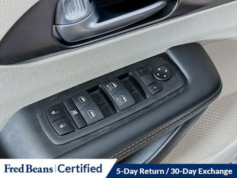 Used 2024 Chrysler Pacifica Touring-L image 18